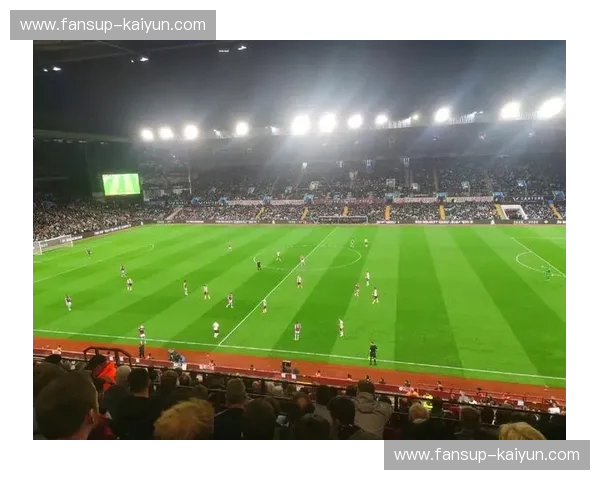 维拉公园的硝烟：水晶宫与南安普顿的英超恩仇录